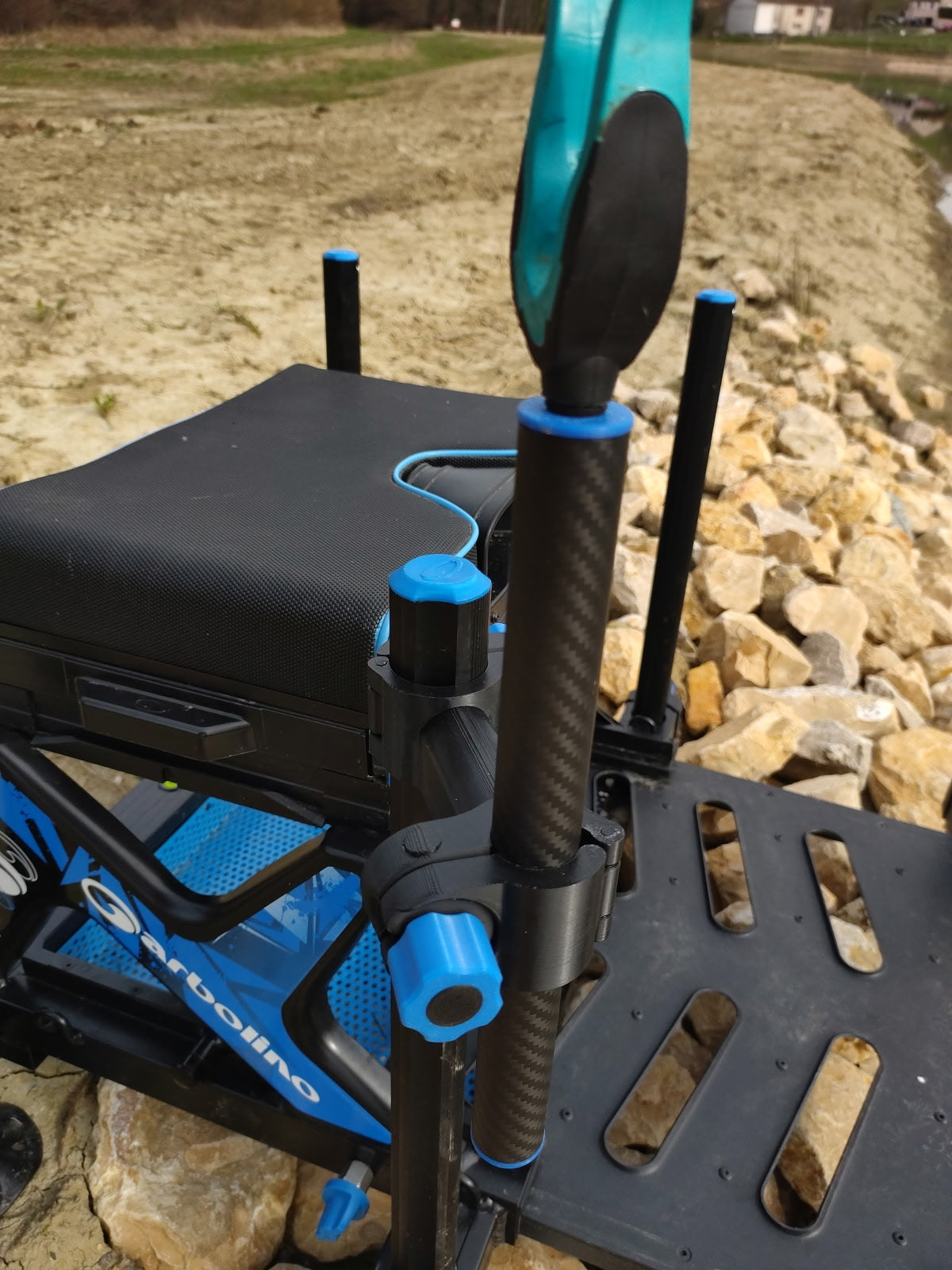 -Support arrière feeder Carbone.